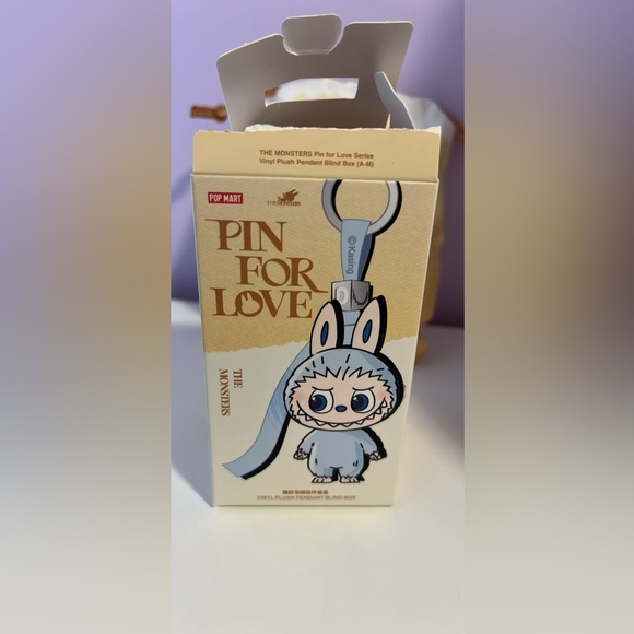 POP MART THE MONSTERS Pin For Love Labubu (K) - Picture 4 of 7